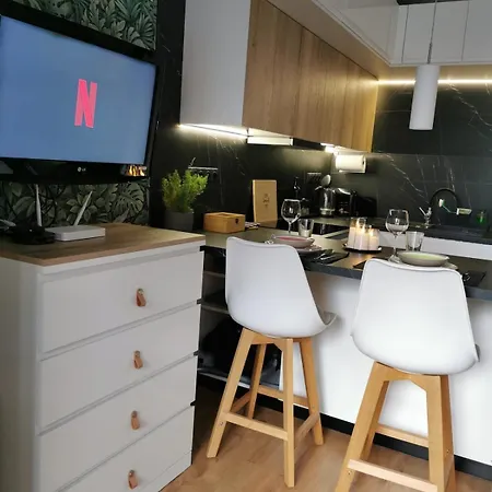 Aero Garden 5 Min To Airport Parking Apartament *